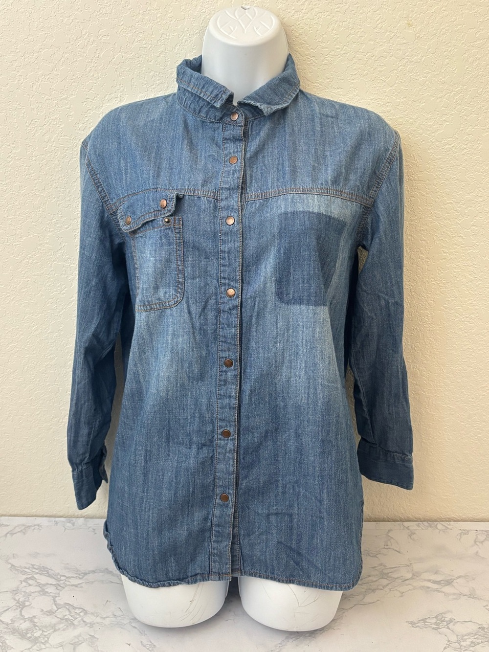 Forever 21 Shirt Womens XS Light Blue Wash Chambray Denim Pearl Snap Western